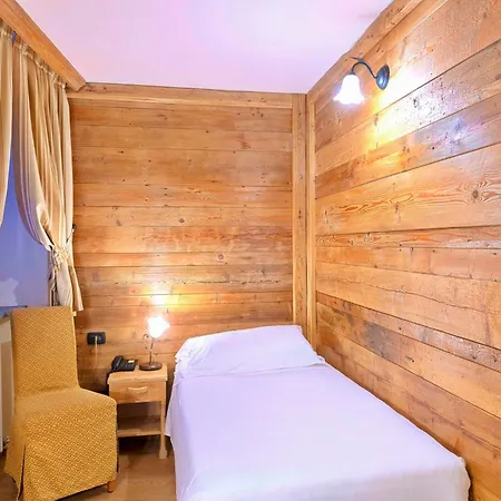 Le Miramonti Restaurant & Wellness Отель Ла-Тюйль